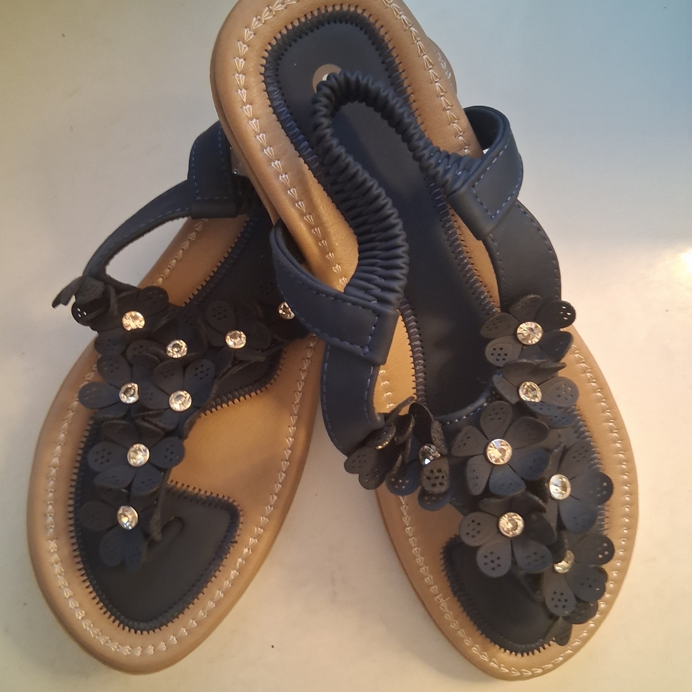 NWT Navy Blue Floral Women's Sandals
